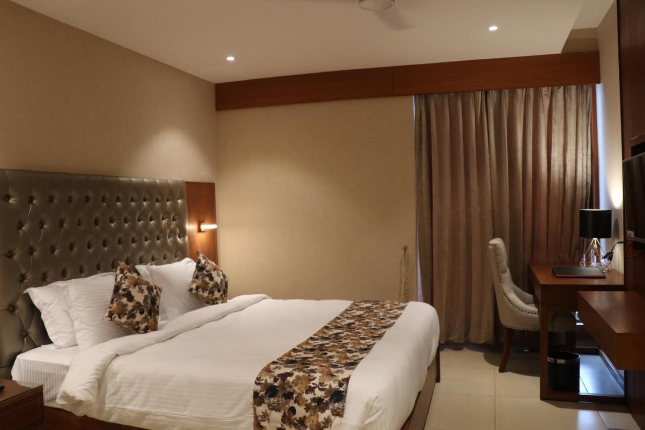 Sk Lords Inn Ahmedabad Exterior foto